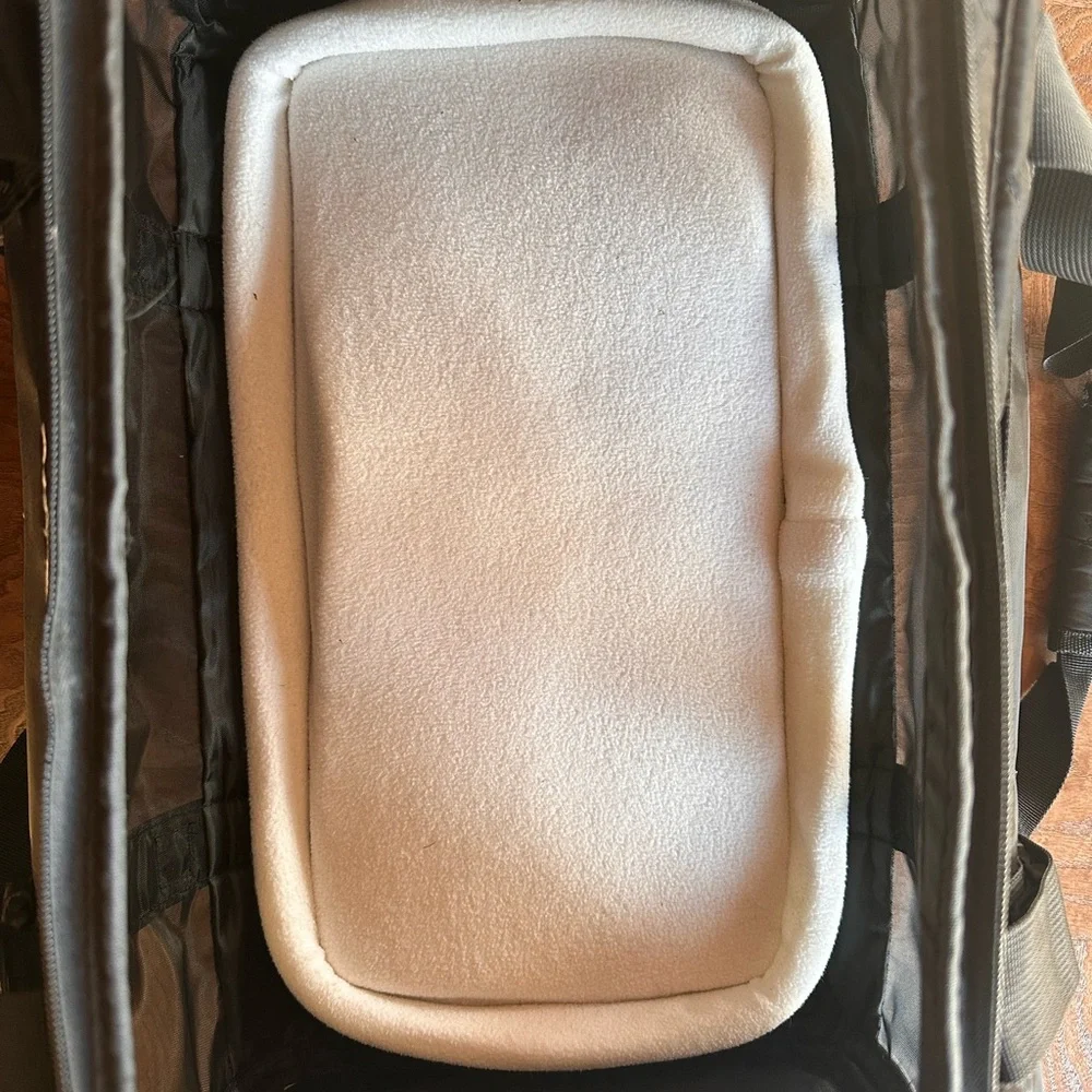 Small Pet Carrier - Excellent Condition